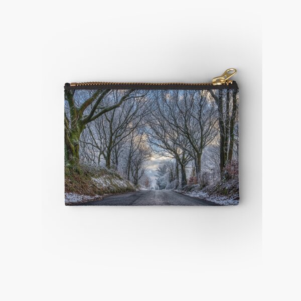 Aperçu de l'œuvre Chemin d'hiver enneigé le long d'un tunnel d'arbres - York Rd, Langho, Blackburn, Lancashire créée et vendue par Shafiq Khan.