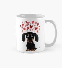 Taza Dachshund negro y marrón con corazones