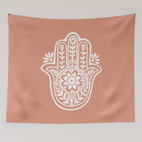 Aperçu de l'œuvre Hamsa Flora Linocut - Coral + Snow créée et vendue par Irene Estelle.