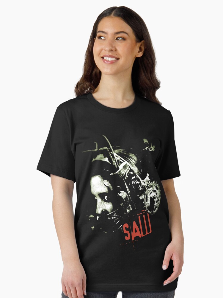 Aperçu 2 sur 7. T-shirt essentiel avec l'œuvre Film de scie vintage créée et vendue par gissellealto.