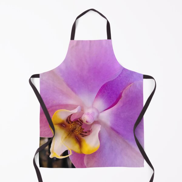 Artikelvorschau, Schicke rosa lila gefärbte Orchideenblüte, elegante Nahaufnahme entworfen und verkauft von DEC02.
