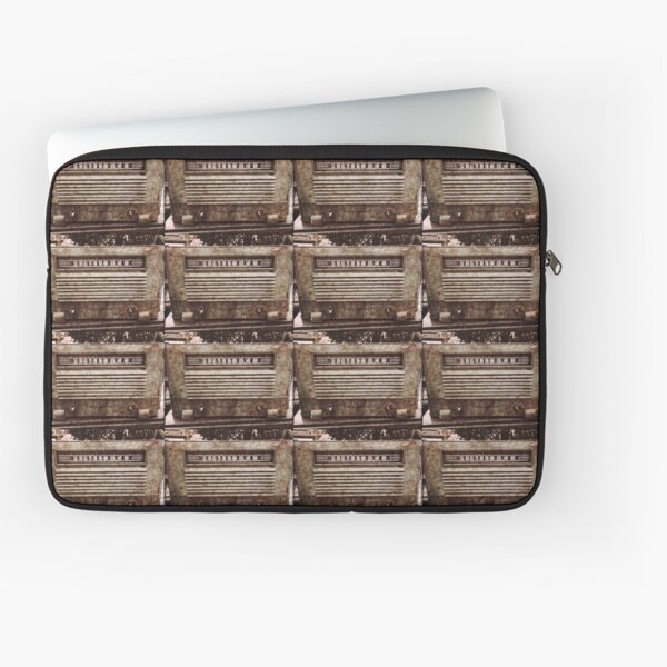 Classic Oldies Fan - Old Vintage Radio photography Laptop Sleeve