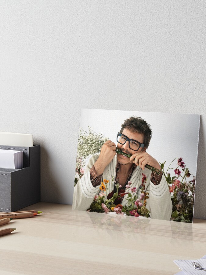 Sagoma Mini Di Pedro Pascal Con Fiori - Ritaglio Cartone Alta Definizione, Altezza 60 Cm - Foto 13