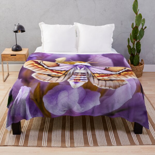 Artikelvorschau, Violet Moth - Purple Flyer entworfen und verkauft von Glenburn Graphics.