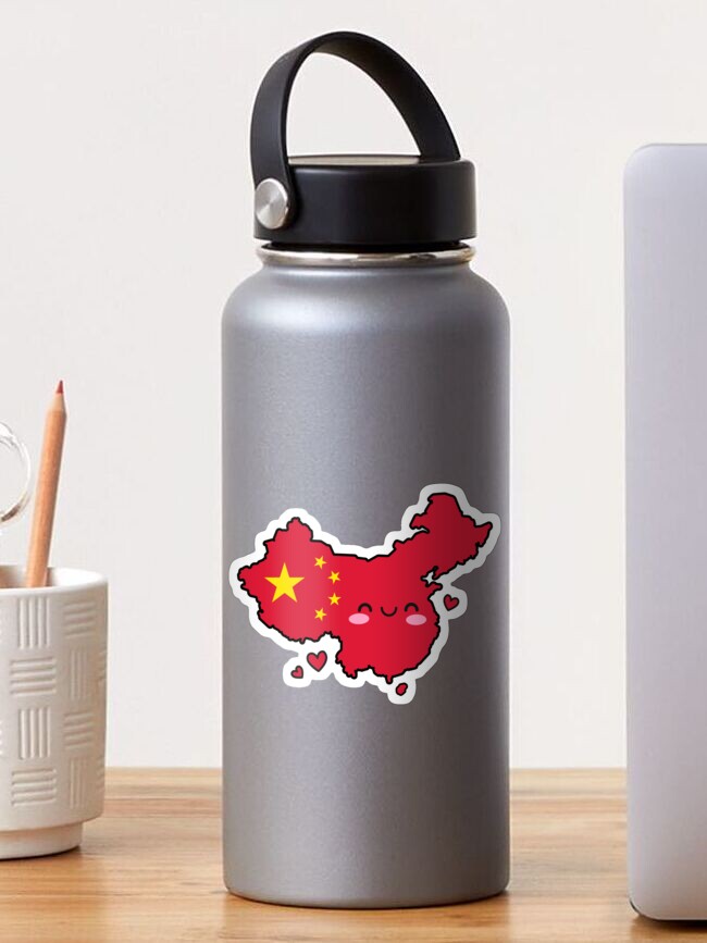 Aperçu 1 sur 3. Sticker avec l'œuvre Carte du drapeau de la Chine Sourire avec amour créée et vendue par pixelsparkzone.