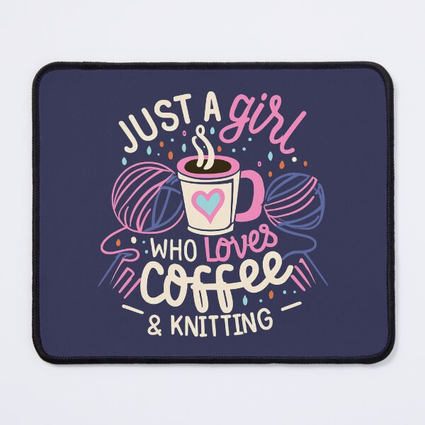 Artikelvorschau, Nur ein Mädchen, das Kaffee und Stricken liebt entworfen und verkauft von MindsArtDesign.