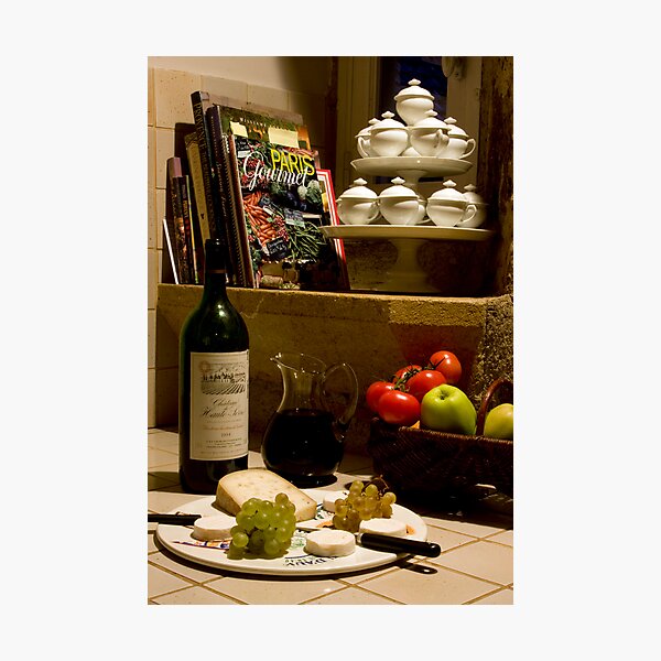 Un verre de vin rouge? A glass of red wine? Photographic Print