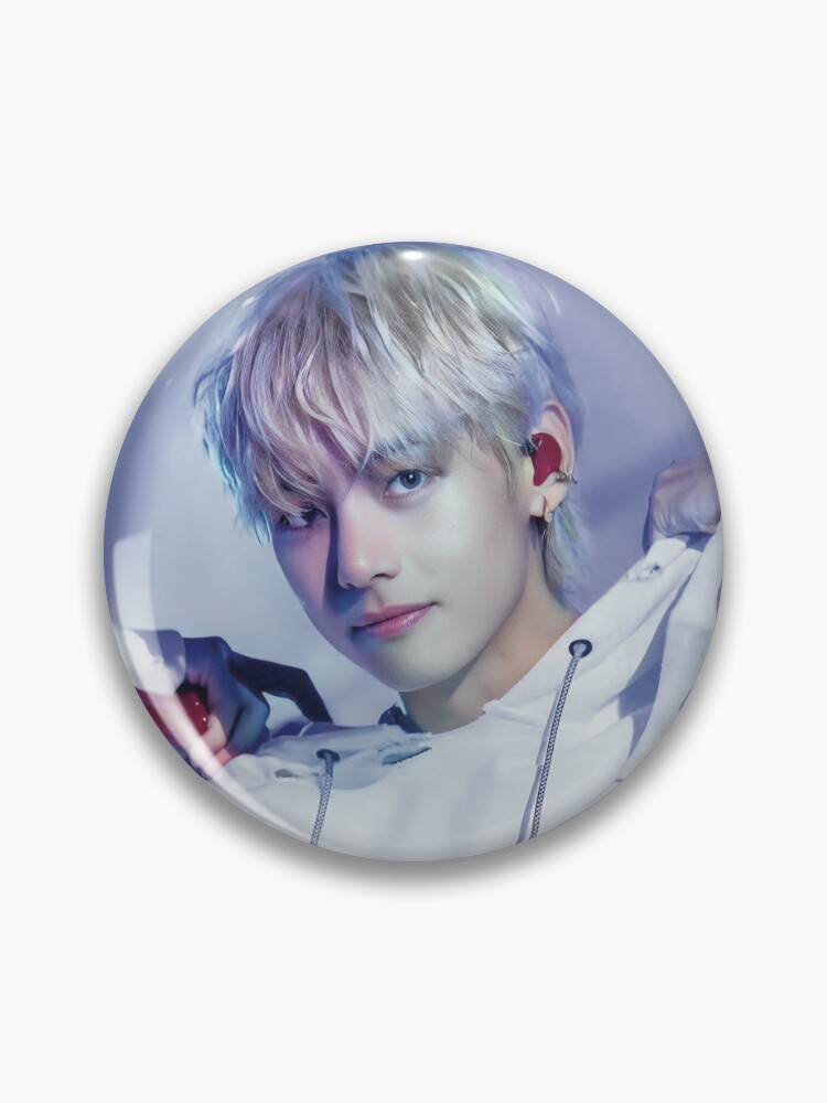 Kim Taehyung bts v concert layover | Pin