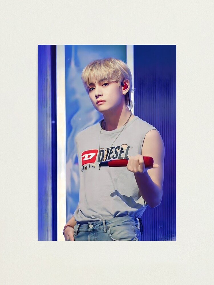 Kim Taehyung bts v concert layover