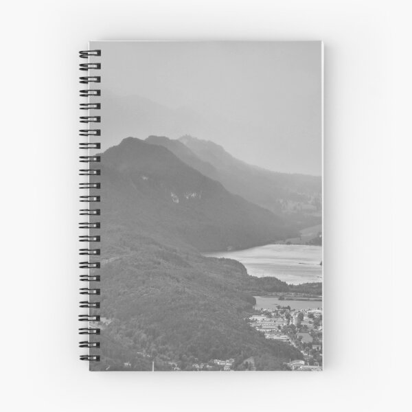 Aperçu de l'œuvre Haute-Bavière noire et blanche créée et vendue par The Wolfness Photography.