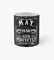 Lustiges im Mai 1958 60. Geburtstags-Party-Kleid Tasse (Standard)