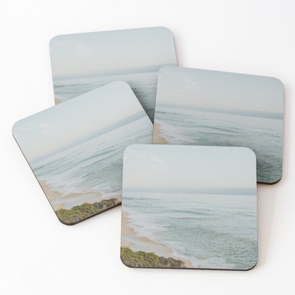 Aperçu de l'œuvre Surf sur la plage côtière créée et vendue par hellotwiggs.