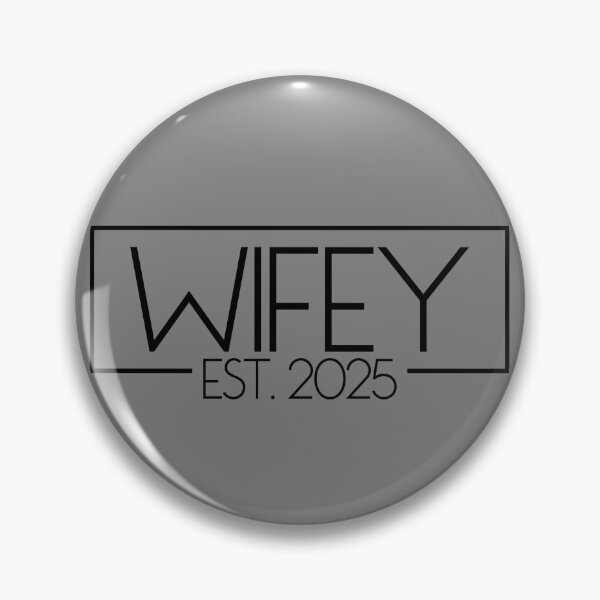 Artikelvorschau, Wifey Est. 2025 Matching Couple Married 2025 Wifey Gear entworfen und verkauft von DynamicDesign.