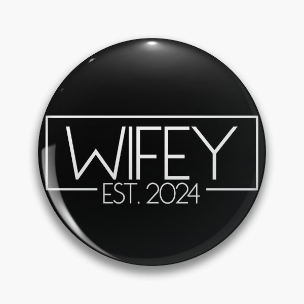 Artikelvorschau, Wifey Est. 2024 Matching Couple Married 2024 Wifey Gear entworfen und verkauft von DynamicDesign.