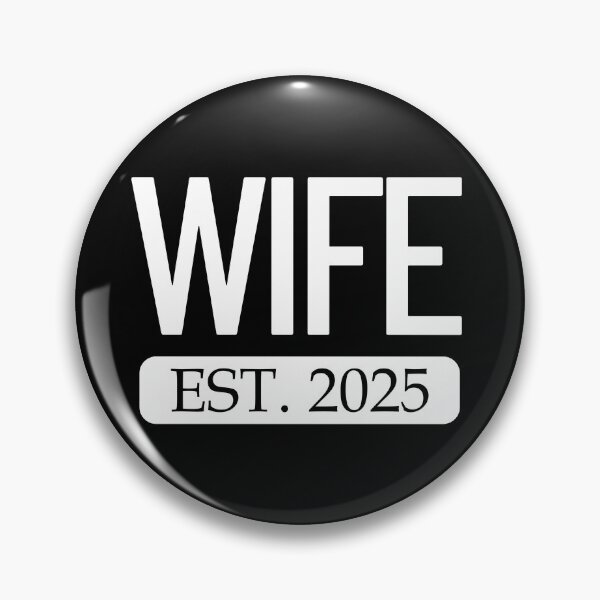 Artikelvorschau, Wife Est. 2025 Matching Couple Married 2025 Wife Gear entworfen und verkauft von DynamicDesign.