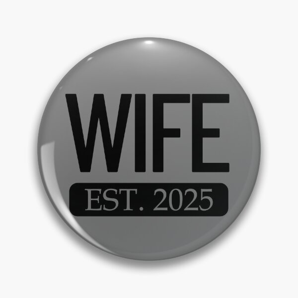 Artikelvorschau, Wife Est. 2025 Matching Couple Married 2025 Wife Gear entworfen und verkauft von DynamicDesign.