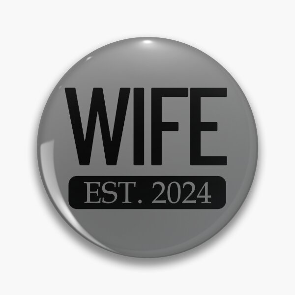 Artikelvorschau, Wife Est. 2024 Matching Couple Married 2024 Wife Gear entworfen und verkauft von DynamicDesign.