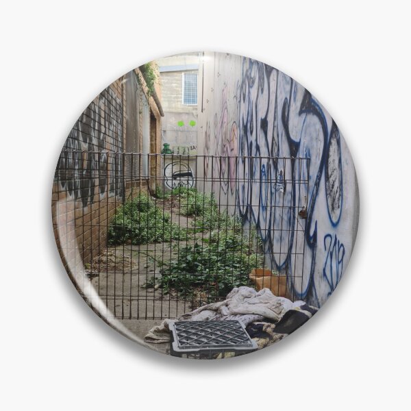 Artikelvorschau, Jemand ist zu Hause entworfen und verkauft von OutrageousTM.