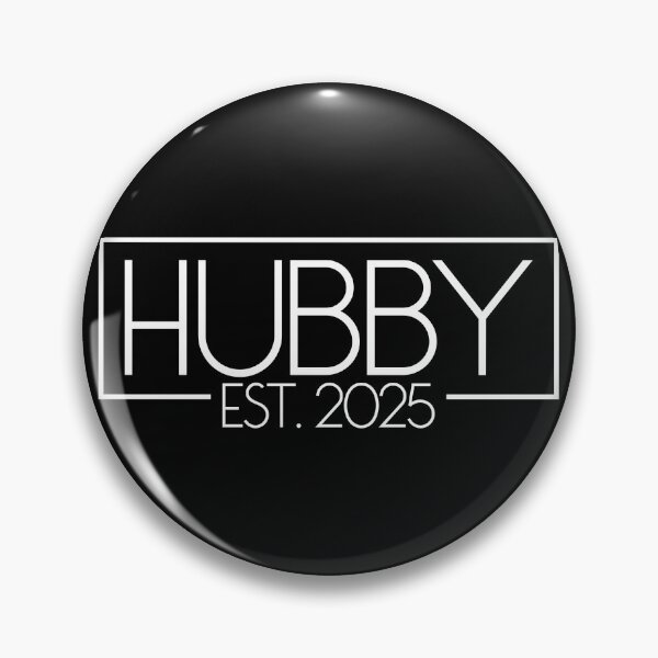 Artikelvorschau, Hubby Est. 2025 Matching Couple Married 2025 Hubby Gear entworfen und verkauft von DynamicDesign.