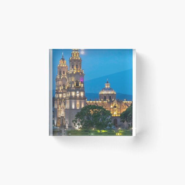 Artikelvorschau, Mexiko. Morelia. Kathedrale bei Nacht mit Vollmond. entworfen und verkauft von vadim19.
