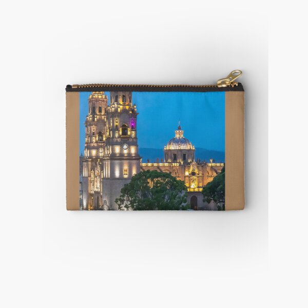 Artikelvorschau, Mexiko. Morelia. Kathedrale bei Nacht mit Vollmond. entworfen und verkauft von vadim19.