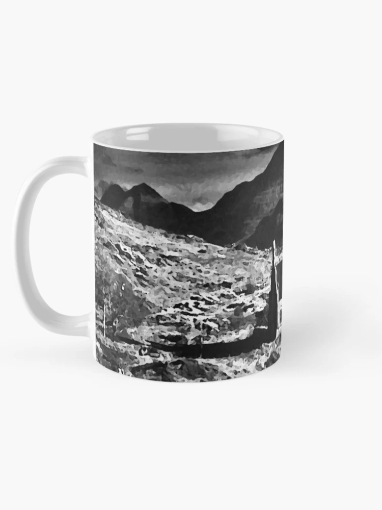 Aperçu 5 sur 6. Mug à café avec l'œuvre Gairloch Church créée et vendue par Elizabeth Austin-Craig.