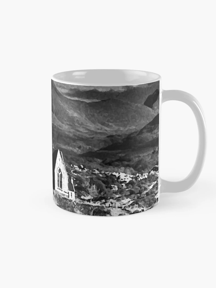 Aperçu 3 sur 6. Mug à café avec l'œuvre Gairloch Church créée et vendue par Elizabeth Austin-Craig.