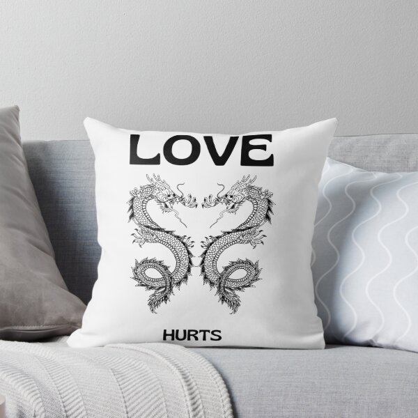 Aperçu de l'œuvre Love Hurts Dragons créée et vendue par BonitaGirl.