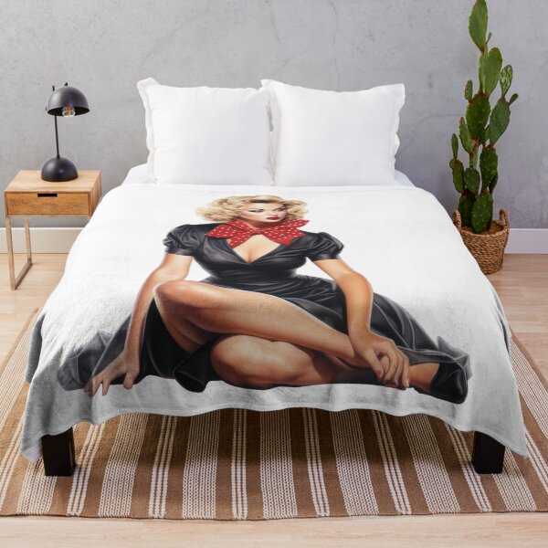 Aperçu de l'œuvre Pin-up blonde en robe noire, jambes croisées créée et vendue par Extraordinarym.
