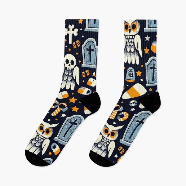 Artikelvorschau, Spooky Halloween Pattern - Embrace the Eerie Charm entworfen und verkauft von The-Library.