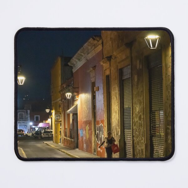 Artikelvorschau, Mexiko. Morelia. Straße. Nacht. entworfen und verkauft von vadim19.