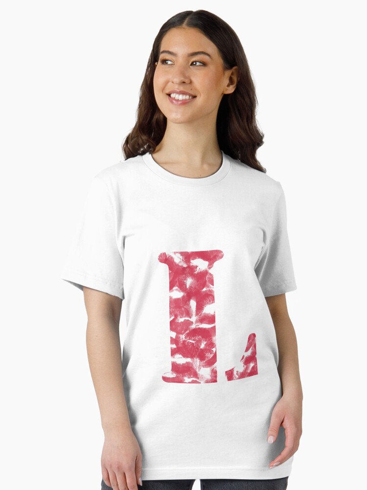 L letter made with kisses Essential T-Shirt