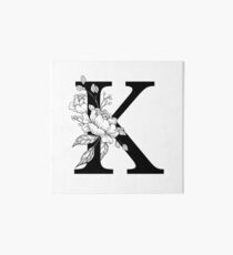 K botanisches Monogramm. Detaillierte Pfingstrose Zeichnung Galeriedruck