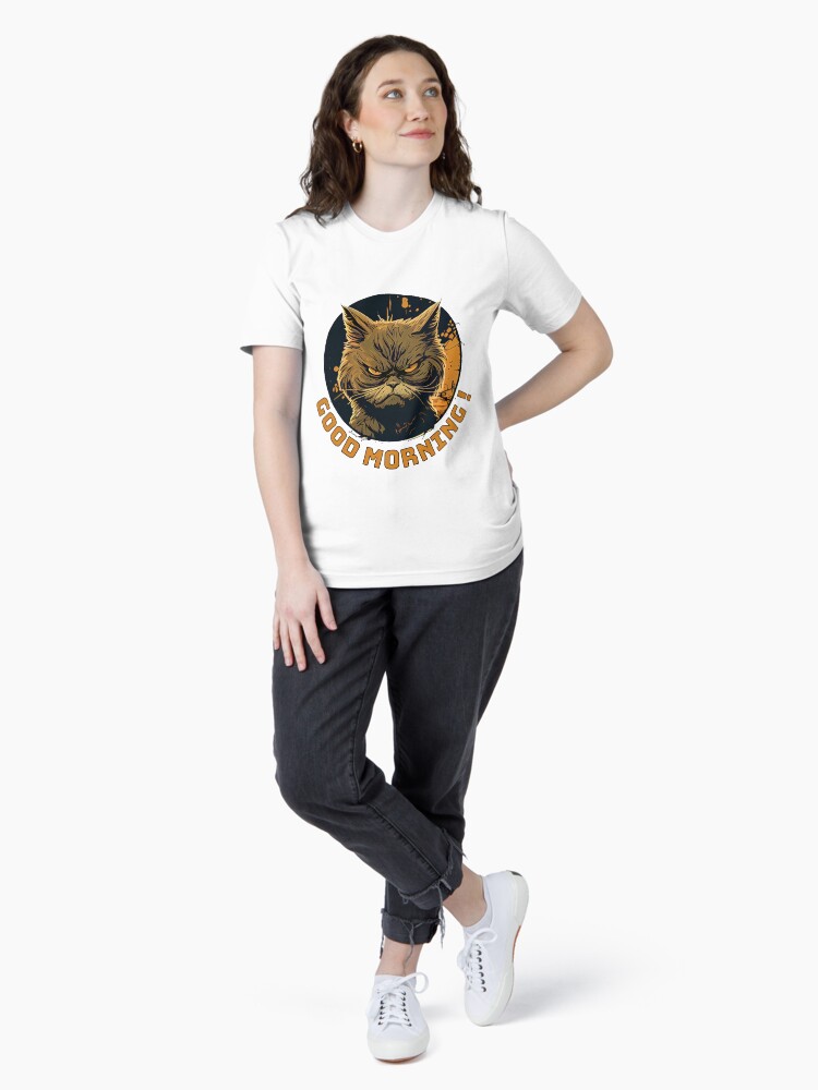 Aperçu 4 sur 7. T-shirt essentiel avec l'œuvre Chat en colère Bonjour créée et vendue par BomPom.