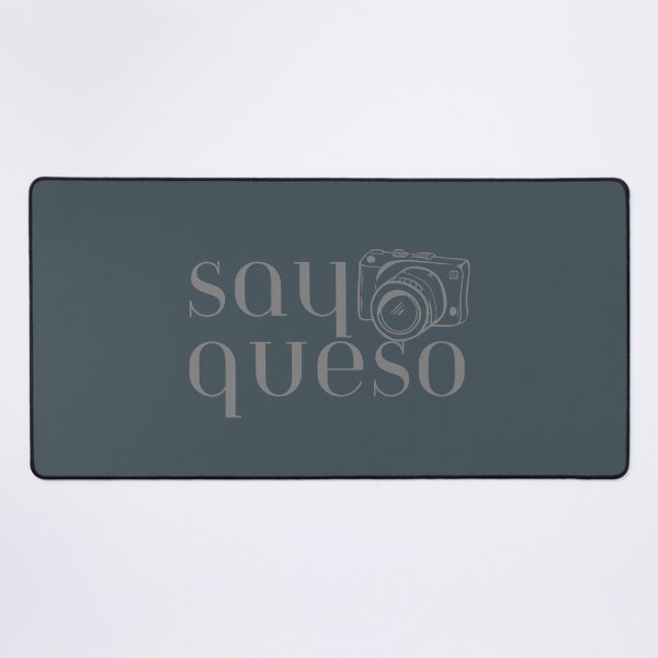 Artikelvorschau, Lustiger Slogan „Say Queso“ (Käse) mit Kameraillustration entworfen und verkauft von StickyBastardz.