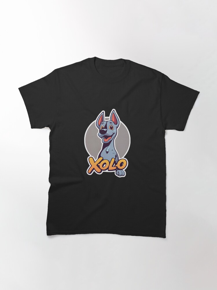 Imagen 3 de 7, Camiseta clásica con la obra xolo, diseñada y vendida por Metio.