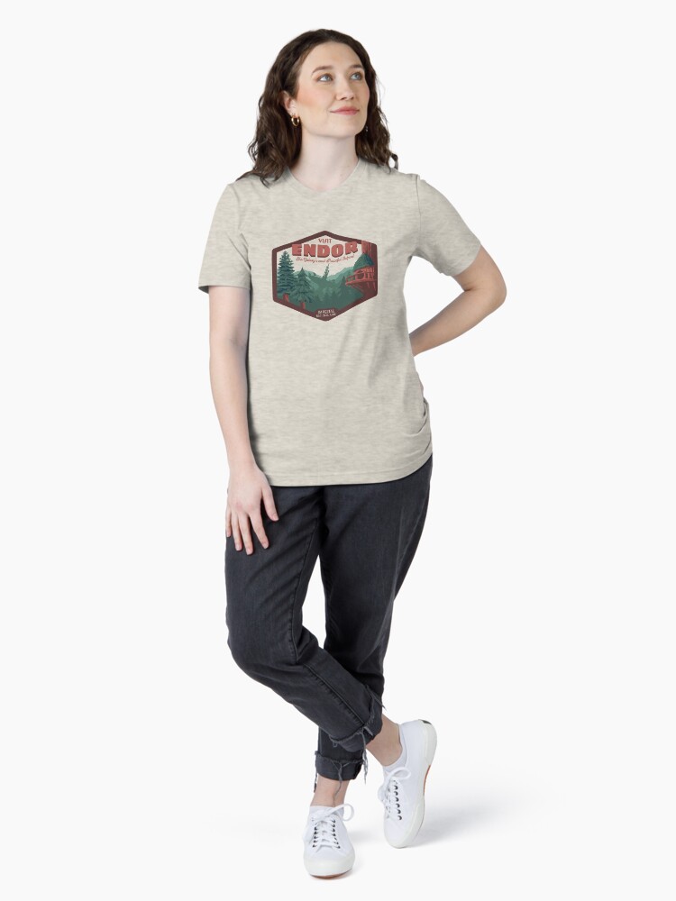 Imagen 4 de 7, Camiseta esencial con la obra El puesto avanzado más pacífico de la galaxia, diseñada y vendida por adorabowldesign.