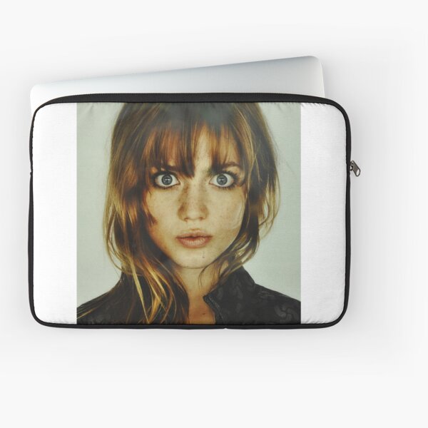 big eyes girl Laptop Sleeve
