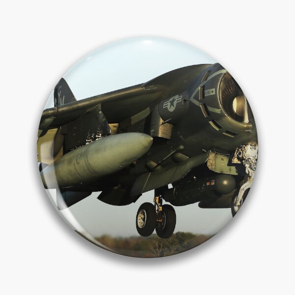 Artikelvorschau, STK109643M – Landung einer AV-8B Harrier. entworfen und verkauft von StocktrekImages.