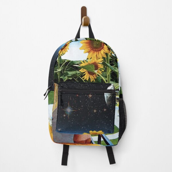 Artikelvorschau, Himmlische Sonnenblumen – Retro-Outerspace-Motel mit Sonnenblumen-Collage entworfen und verkauft von linzsepe.