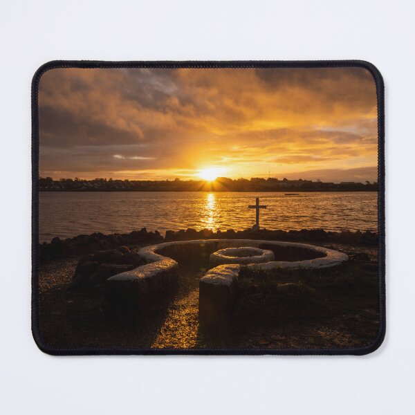 Artikelvorschau, St. Augustine's Holy Well, in Galway, bei Sonnenaufgang entworfen und verkauft von Ireland Photography.
