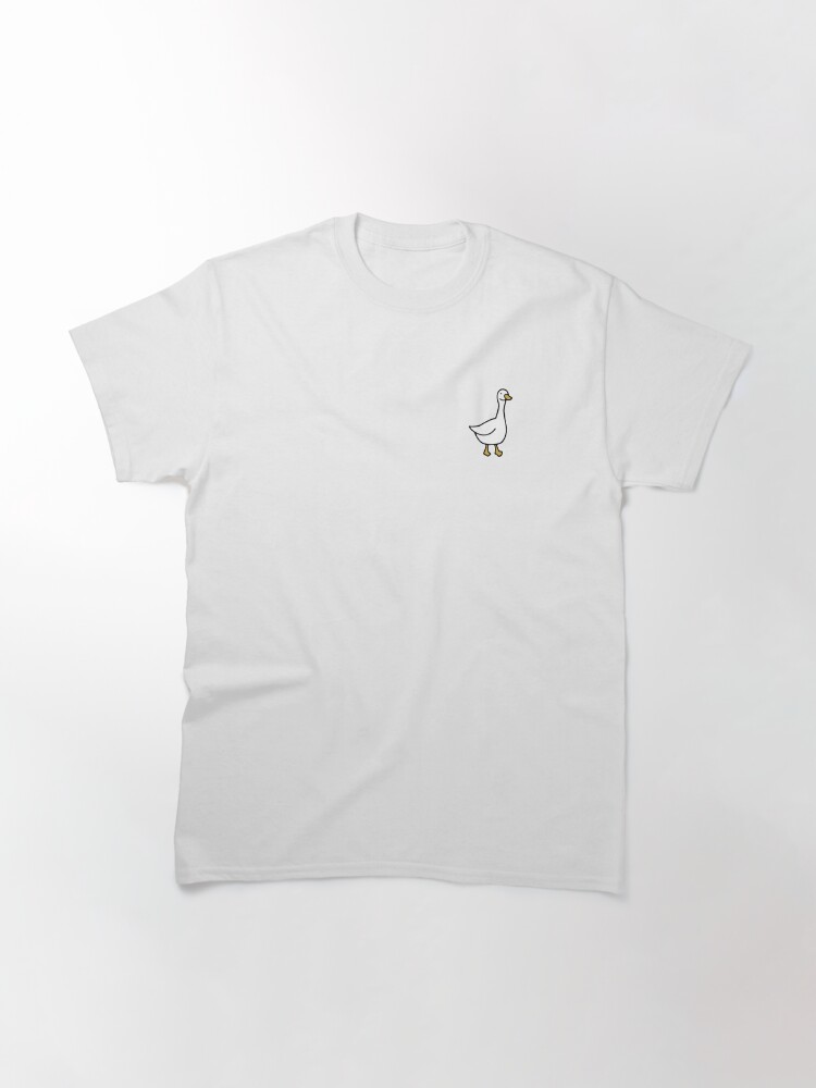 Aperçu 3 sur 7. T-shirt classique avec l'œuvre Oie idiote créée et vendue par maura41.