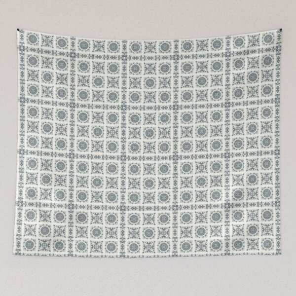 Aperçu de l'œuvre Modern Mandala Emblem Quilt Pattern Pale Blue Tone créée et vendue par David Pierce.