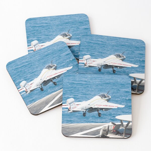 Artikelvorschau, STK109001M – Eine EA-6B Prowler hebt vom Flugdeck der USS George H.W. ab. Busch. entworfen und verkauft von StocktrekImages.