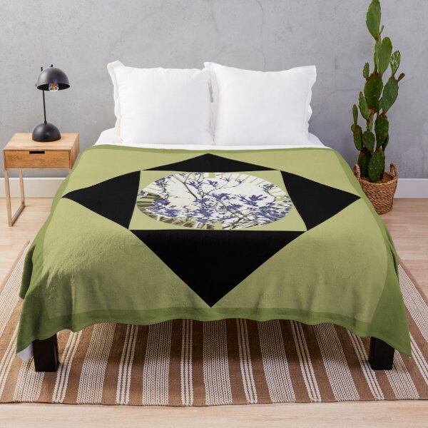 Aperçu de l'œuvre « Design floral contemporain noir - violet - olive » par iritof créée et vendue par iritof.