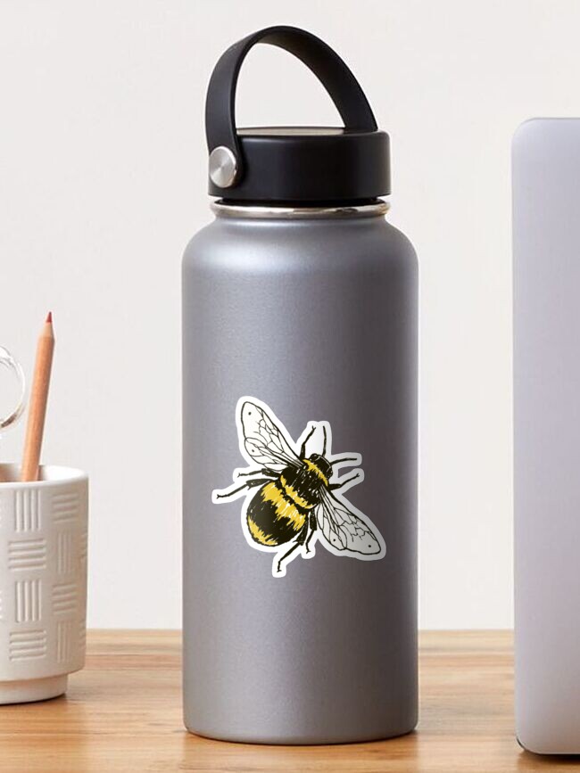 Imagen 1 de 3, Pegatina con la obra Abeja pequeña, diseñada y vendida por jessadoodle.