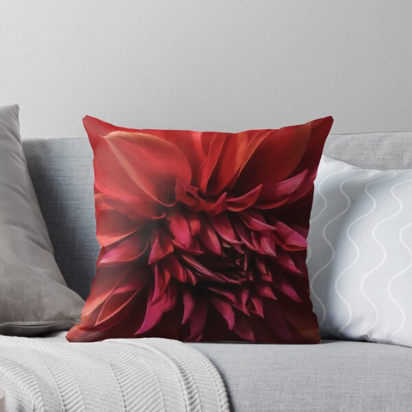 Aperçu de l'œuvre Pétales de dahlias créée et vendue par DonnaMariePhoto.