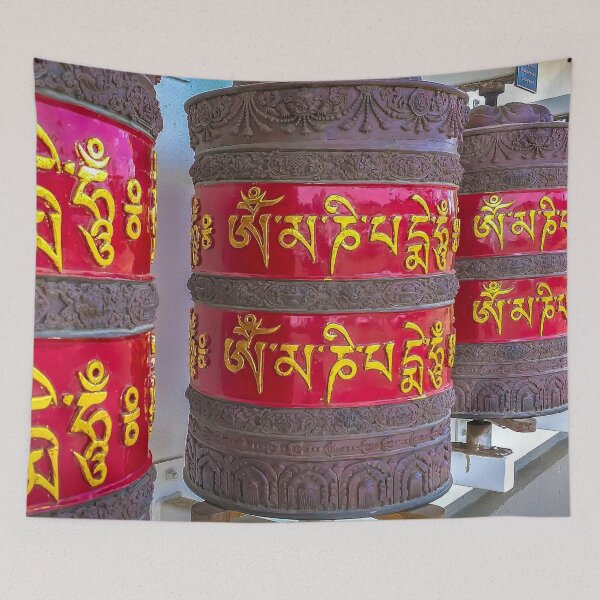 Artikelvorschau, Die Gebetsmühlen an der Großen Stupa des Universellen Mitgefühls – Bendigo, Victoria, Australien entworfen und verkauft von Steven Jodoin.