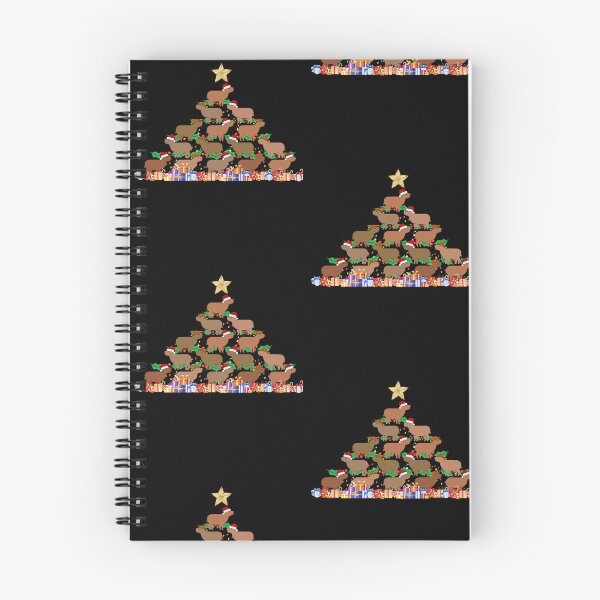 Artikelvorschau, Capybara-Weihnachtsbaum-Geschenk. Lustiges Weihnachts-Capybara entworfen und verkauft von EmiAndMike.