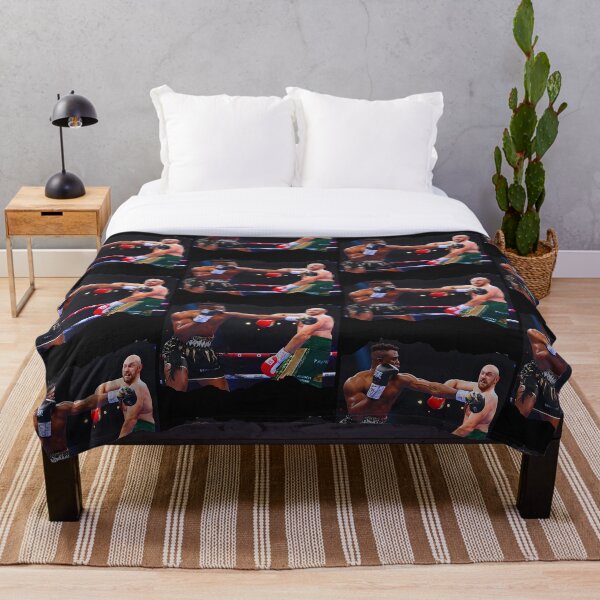 Aperçu de l'œuvre NGANNOU MET AU SOL TYSON FURY créée et vendue par SphinxStore.